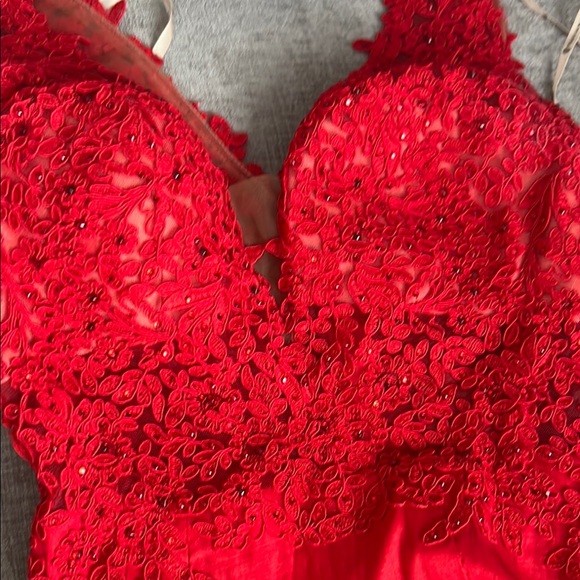 Homecoming Faviana Red Lace prom dress - Picture 2 of 5